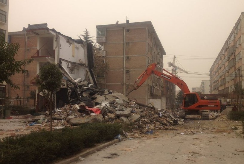福瑞小区被炸后一片废墟